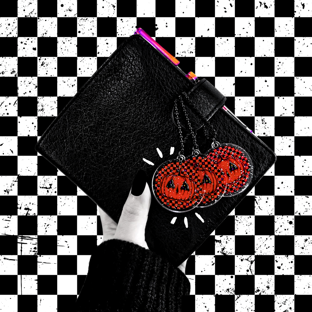 PUMPXKIN CHECKERED GLITTERY KEYCHAIN